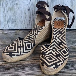 Tory Burch brown & cream wedges